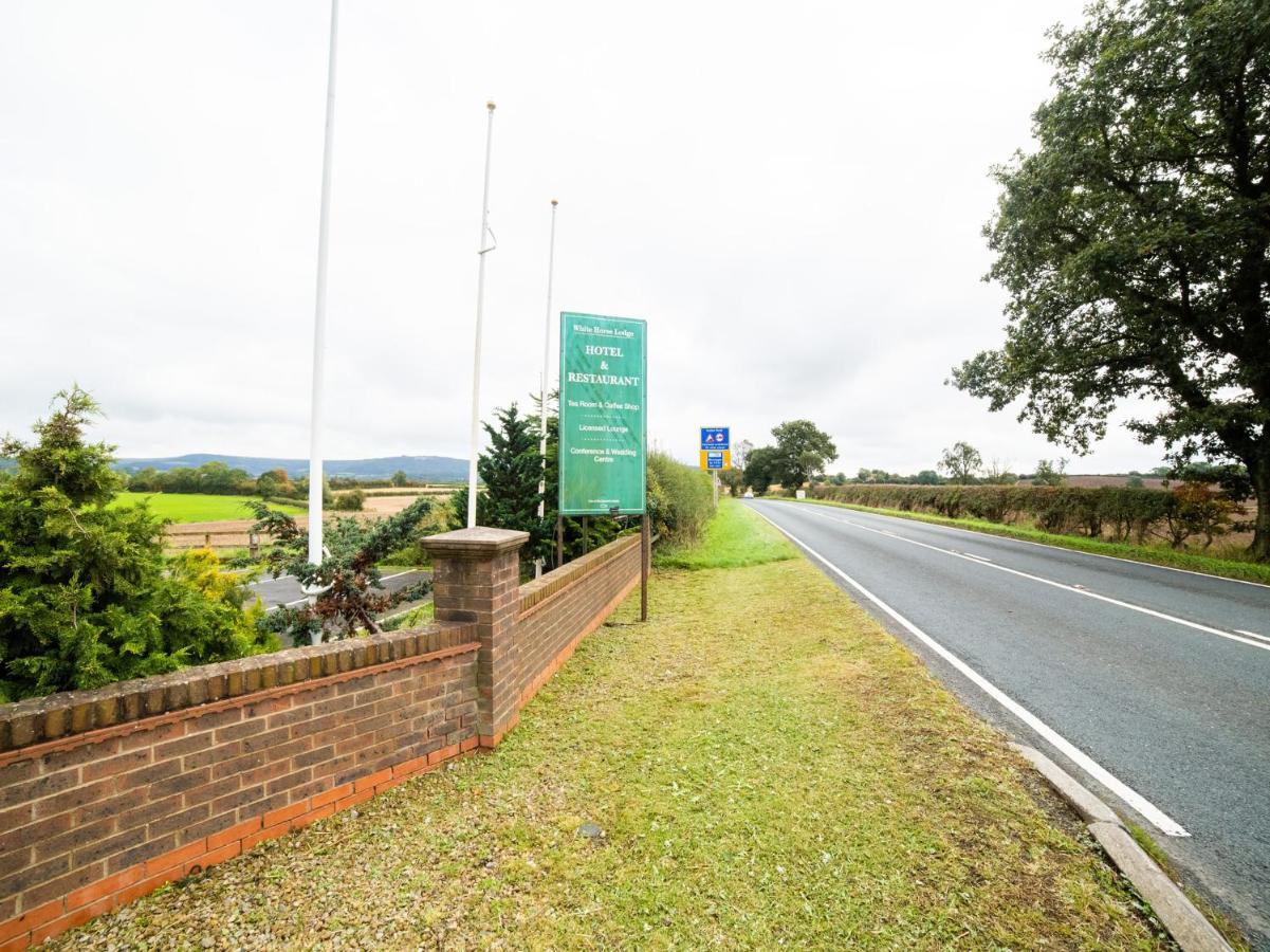 Oyo White Horse Lodge Hotel, East Thirsk Bagby Екстериор снимка